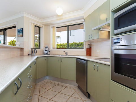 2 'Peninsula Waters' - Three Bedroom Unit With Spacious Private Courtyard & WIFI - Australia Accommodation 0