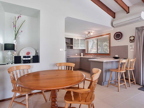 2 'Plattens' 15 Kurrawa Close - Great Duplex So Close To The Water - Australia Accommodation 3