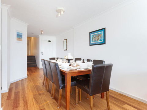 2 'The Pelicans' 53 Soldiers Point Road - Ground Floor Unit On The Waterfront - Australia Accommodation 3