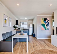 2 Bedroom Apt In Glenelg With Air-Con - Australia Accommodation