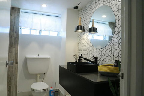 2 Bedroom Close To CBD - Australia Accommodation 2