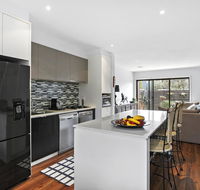 2 Bedroom Townhouse - Family  Corporate Bookings Only - Australia Accommodation