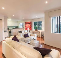 2 Bedroom with Parking  AC Close To Beach  City - Australia Accommodation