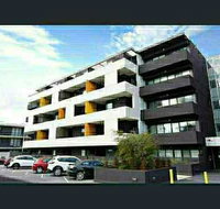 2 beds 2baths apt walking to Monash Uni and near GLen or Chadstone