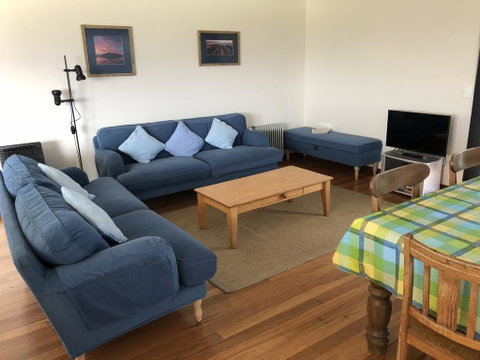 2 Jocelyn Street. Dalmeny - Australia Accommodation 3