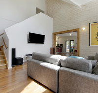 2 Marma Retreat with jacuzzi heated pool pet friendly Foxtel