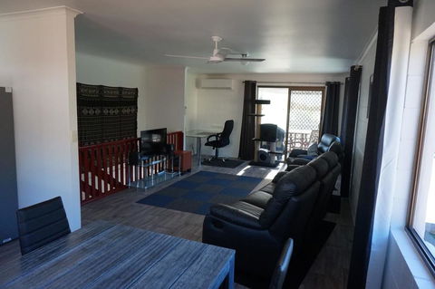 2-29 Rumbalara Avenue - Rainbow Beach, Bring Your Dog Or Your Cat Or Bring Both, Free Wi-Fi - Australia Accommodation 0