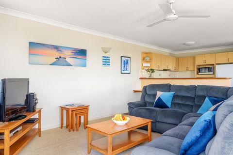 2/80 Cooloola Drive - Comfortable And Cosy Unit Enjoying Ocean Views And Views To Fraser Island - Australia Accommodation 2