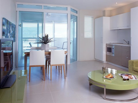 201 Lake Street - Australia Accommodation 3