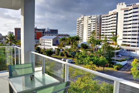201 Lake Street - Australia Accommodation 2