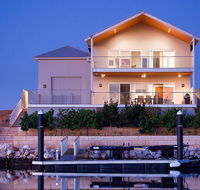 21 Corella Court - PRIVATE JETTY  POOL - Australia Accommodation