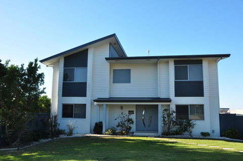 21 Tingira Close - Family Home In A Quiet Street Enjoying Ocean Views - Australia Accommodation 0