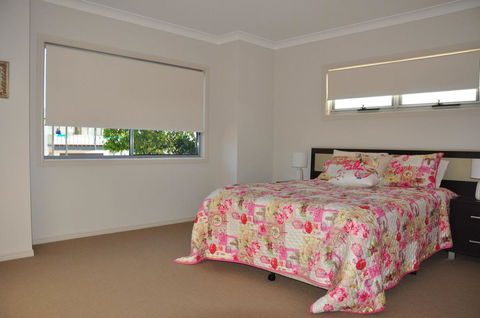 21 Tingira Close - Family Home In A Quiet Street Enjoying Ocean Views - Australia Accommodation 3