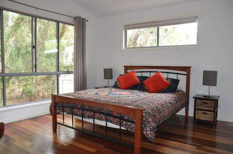 24 Esprit Drive - Beach Home With Open Plan Living And Walking Distance To Beach - Australia Accommodation 3