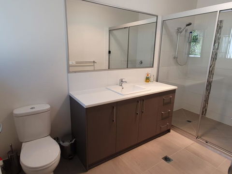 26 Satinwood Drive- Low Set Modern, Sleeps 8 - Australia Accommodation 0