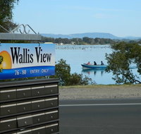 26 Wallis View - Opposite the Lake - 3 Bedroom Apartment - Sleeps 8 - Australia Accommodation