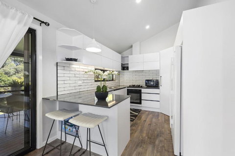 Country Club Retreat - Australia Accommodation 1