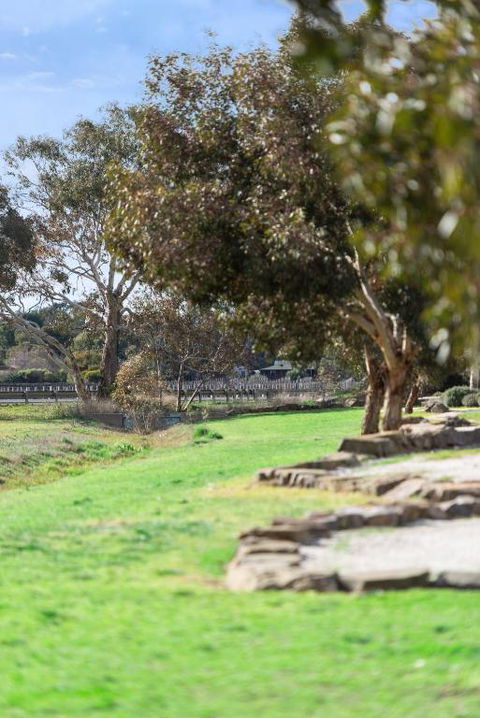 Crimson Ridge - Wines, Vines And Dine - Australia Accommodation 4