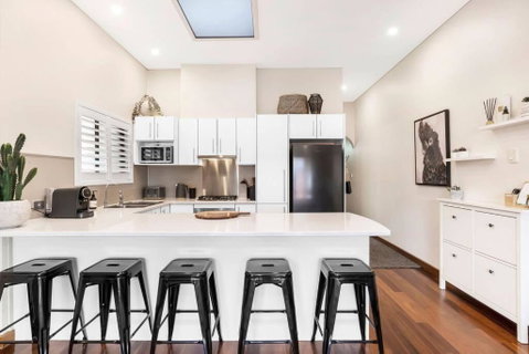 Cute As A Button - Picket Fence 3 Bed Stylish Home - Australia Accommodation 1