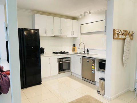 D101 Charming Apartment- Free Parking - Australia Accommodation 1