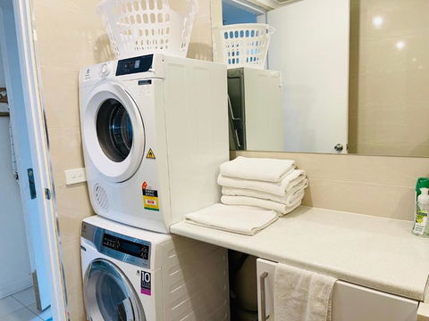 D101 Charming Apartment- Free Parking - Australia Accommodation 3