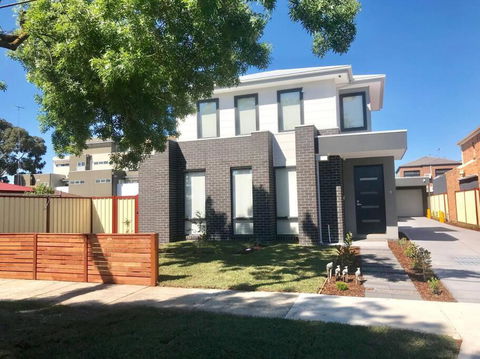 D110 Sweet Melon Super Stay-fantastic - Australia Accommodation 0