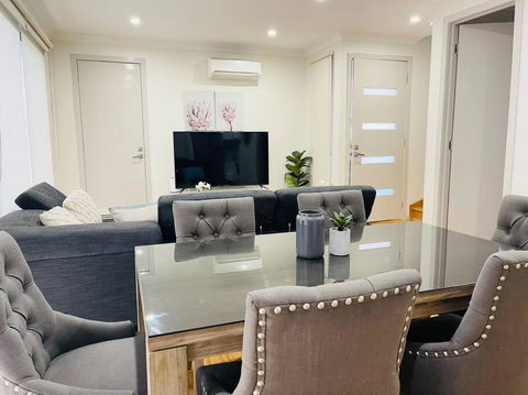 D112 Braybrook Central Stay-Great Getaway - Australia Accommodation 3