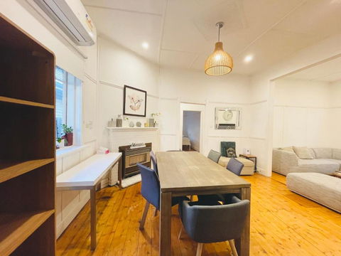 D114 Victorian Central Stay - Australia Accommodation 3