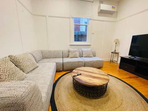 D114 Victorian Central Stay - Australia Accommodation 2
