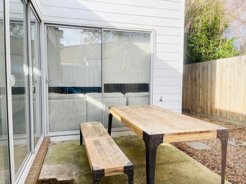 D119 Silver Birch Family Stay - Australia Accommodation 1