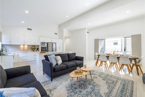 Daze On Dowling 25b Dowling Street WiFi, Air Conditioning 700 Metres To The Water - Australia Accommodation 1