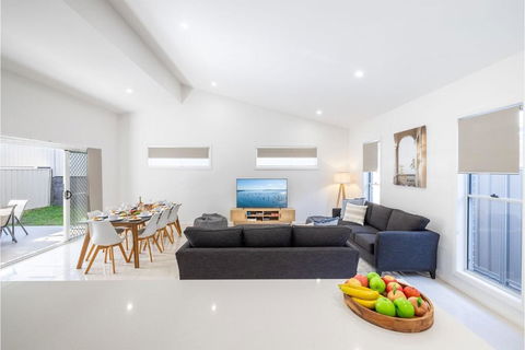 Daze On Dowling 25b Dowling Street WiFi, Air Conditioning 700 Metres To The Water - Australia Accommodation 4