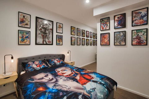 DC Vs Marvel Theme Ft Arcade Machine Pool Gym Sauna BBQ - Australia Accommodation 3