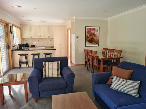 DELANY VILLAS BRIGHT - Spa Luxury On Delany Avenue - Australia Accommodation 0