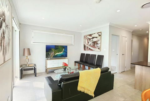 Delightful 2-level Home In Bardia - Australia Accommodation 2