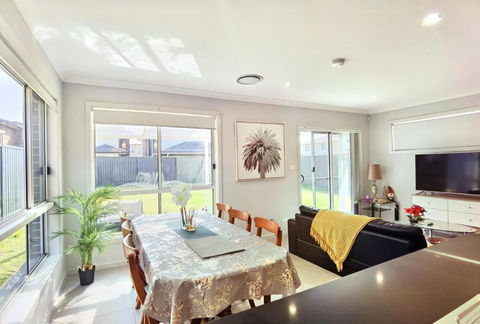 Delightful 2-level Home In Bardia - Australia Accommodation 0