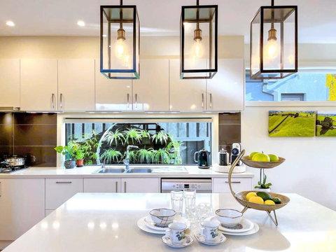 Delux Camberwell Sunny Townhouse - Australia Accommodation 1