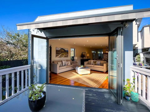 Delux Camberwell Sunny Townhouse - Australia Accommodation 2