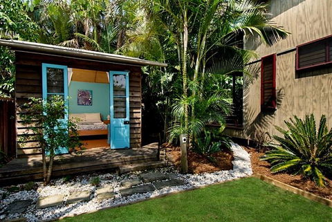 2b Manfred St - The Wave House - Australia Accommodation 2