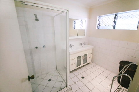3 Bedroom Apartment // Spence St - Australia Accommodation 2
