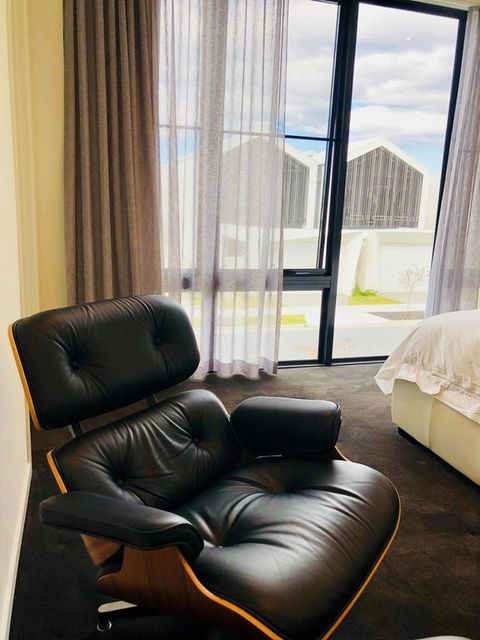 3 Bedroom Executive Luxury Beachside Townhouse - Australia Accommodation 3