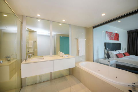 3 Bedroom Ocean View Private Apartment In Surfers Paradise - Australia Accommodation 3