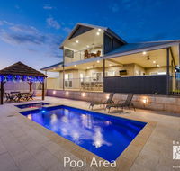 34 Madaffari Drive - Pool - Australia Accommodation