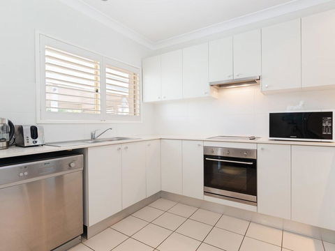 356 ' Oaks Pacific Blue', 265 Sandy Point Rd - Air Conditioned, Direct Pool Access And Suited For Disability - Australia Accommodation 3