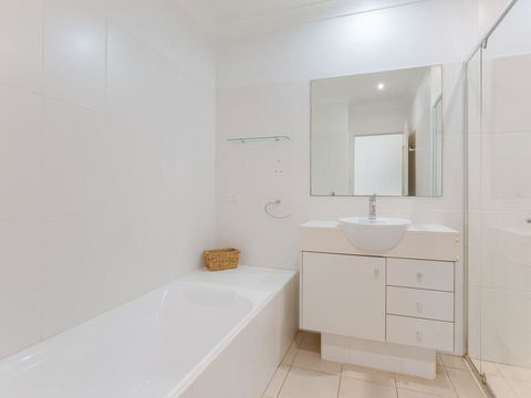 356 ' Oaks Pacific Blue', 265 Sandy Point Rd - Air Conditioned, Direct Pool Access And Suited For Disability - Australia Accommodation 1