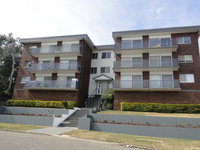 4 'Adriana' 83 Ronald Avenue - open plan living with backyard