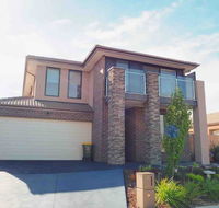 4 Bed 2 And A Half Bath Luxury Villa in Point Cook - Australia Accommodation