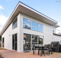 4 king or 8 single beds WiFi Netflix pet friendly - Australia Accommodation