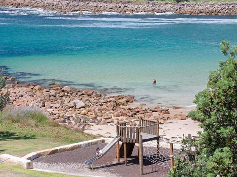 5 'The Outlook', 4 Ocean Parade - Overlooking Boat Harbour Beach And Ducted Air Conditioning - Australia Accommodation 3