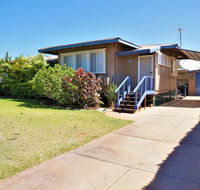 5 Learmonth Street - Close to town centre - Australia Accommodation